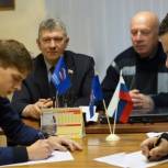 Прием граждан прошел в Великих Луках в День Рождения Партии 
