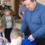 Олег Глебов посетил центр соцпомощи семье и детям