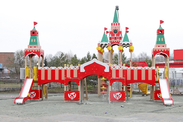 В Новосибирске открылась детская площадка "Кремль"