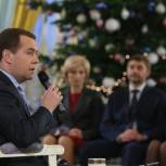 Медведев пожелал «Единой России» оставаться партией реальных дел