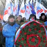 Партийцы Волгограда возложили венки в честь годовщины победы в Сталинградской битве