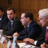 Медведев: Правительство изыщет допсредства на строительство детсадов