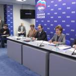 В «Единой России» обсудили работу над проектом «Старшее поколение»