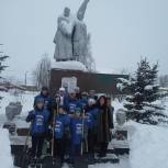 Активисты Партии  первичного отделения «Можгинское» провели субботник возле памятника воинам Великой Отечественной Войны
