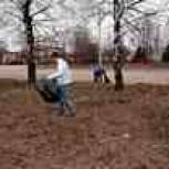 Партийцы вышли на субботник в Смоленске