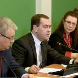 Сокращения соцпрограмм в России не будет - Медведев 