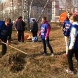 На субботник в Барнауле вышли более 500 партийцев