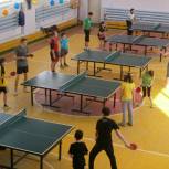 В Благовещенском районе единороссы провели соревнования семейных пар по настольному теннису
