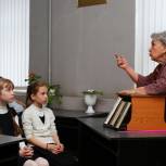 Вологодским школьникам рассказали о подвигах Героя Советского Союза Игоря Каберова