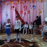 В Колывани ветеранов поздравили дети