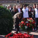 В парке Победы в Казани состоялось торжественное возложение цветов к Вечному огню