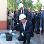 Депутат Госдумы Андрей Скоч заложил камень в основание нового медцентра в Старом Осколе
