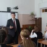 В Кировском районе продолжают проводить уроки «Мы вместе»