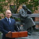 Президент открыл памятник поэту Сергею Михалкову