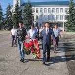 Раевские молодогвардейцы возложили цветы к Вечному огню