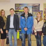 Молодогвардейцы Петербурга провели турнир по аэрохоккею