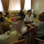Воспитанницам пансионата «Маленькая мама» вручили страховые сертификаты
