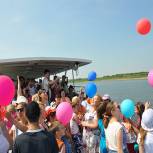 Члены и сторонники Партии организовали речную прогулку