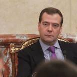 Медведев поручил правительству оказать помощь пострадавшим в метро