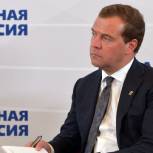 Медведев одобрил проект по уходу за воинскими захоронениями