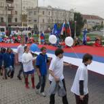 МГЕР организовала в Омске патриотическую акцию в День флага