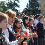 Митинг памяти провели члены "Единой России" в Екатеринбурге