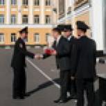 Где солдат и командир, там мир и порядок!