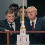 Вячеслав Макаров осмотрел исторический театр-макет «Петровская Акватория»