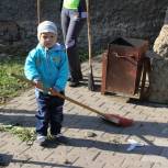 Жители Куркино вышли на субботник      
