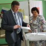 Глава администрации Курска Николай Овчаров проголосовал