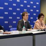 Положительный опыт Псковской области по вопросу бесплатных продленок отметил Владимир Бурматов