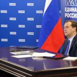 Медведев предлагает проработать вопрос пошлин при регистрации недвижимости