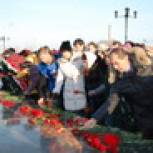 Куряне возложили цветы и венки к могиле неизвестного солдата 