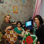 Партийцы города Сасово навестили талантливую мастерицу Лилию Королевич