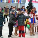 Вологодские единороссы подарили детям-сиротам праздничное катание на льду