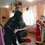 Талицкие молодогвардейцы проводят утренники для детей