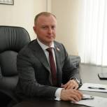 Олег Суханов подарил поселениям Ленинского района живые ели