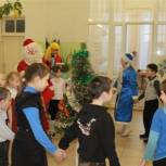 В Прикамье партийцы проводят предновогодние праздники для детей