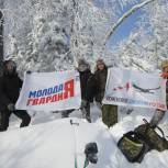 На вершине Урала поднят флаг «Молодой Гвардии»
