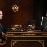 Медведев призвал торговцев "умерить свои экономические аппетиты"
