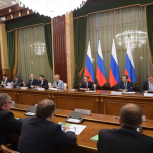 Развитие бизнеса помогает решить проблемы занятости - Медведев