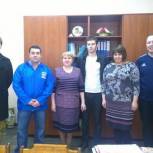 Партийные активисты поздравили женскую часть коллектива сыктывкарского детсада №7