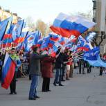 Единороссы вышли на митинг в честь годовщины присоединения Крыма к России
