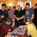 Партийцы Уралвагонзавода сыграли в шахматы в Новоуральске