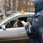 Молодогвардейцы областной столицы проверили таксистов на наличие разрешения перевозки пассажиров