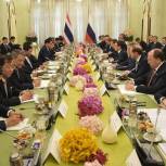 В Бангкоке начались переговоры Медведева с премьером Таиланда