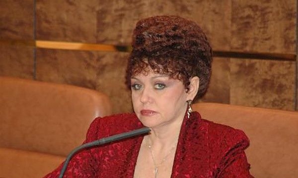 Различные прически женщины-сенатора Валентины Петренко