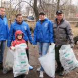 В Переславле «единороссы» помогают прибирать город к 70-летию Победы