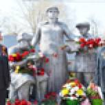 В Чистополе открыли памятник труженикам тыла и детям войны