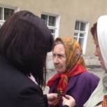 Молодогвардейцы раздали жителям Вольска георгиевские ленточки